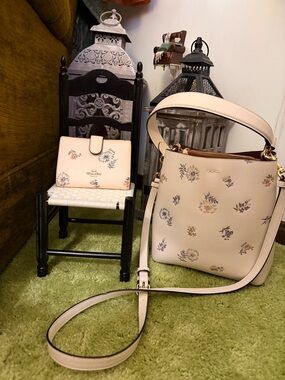 Coach Cream Floral Print Leather Crossbody Bucket Bag with Matching Wallet